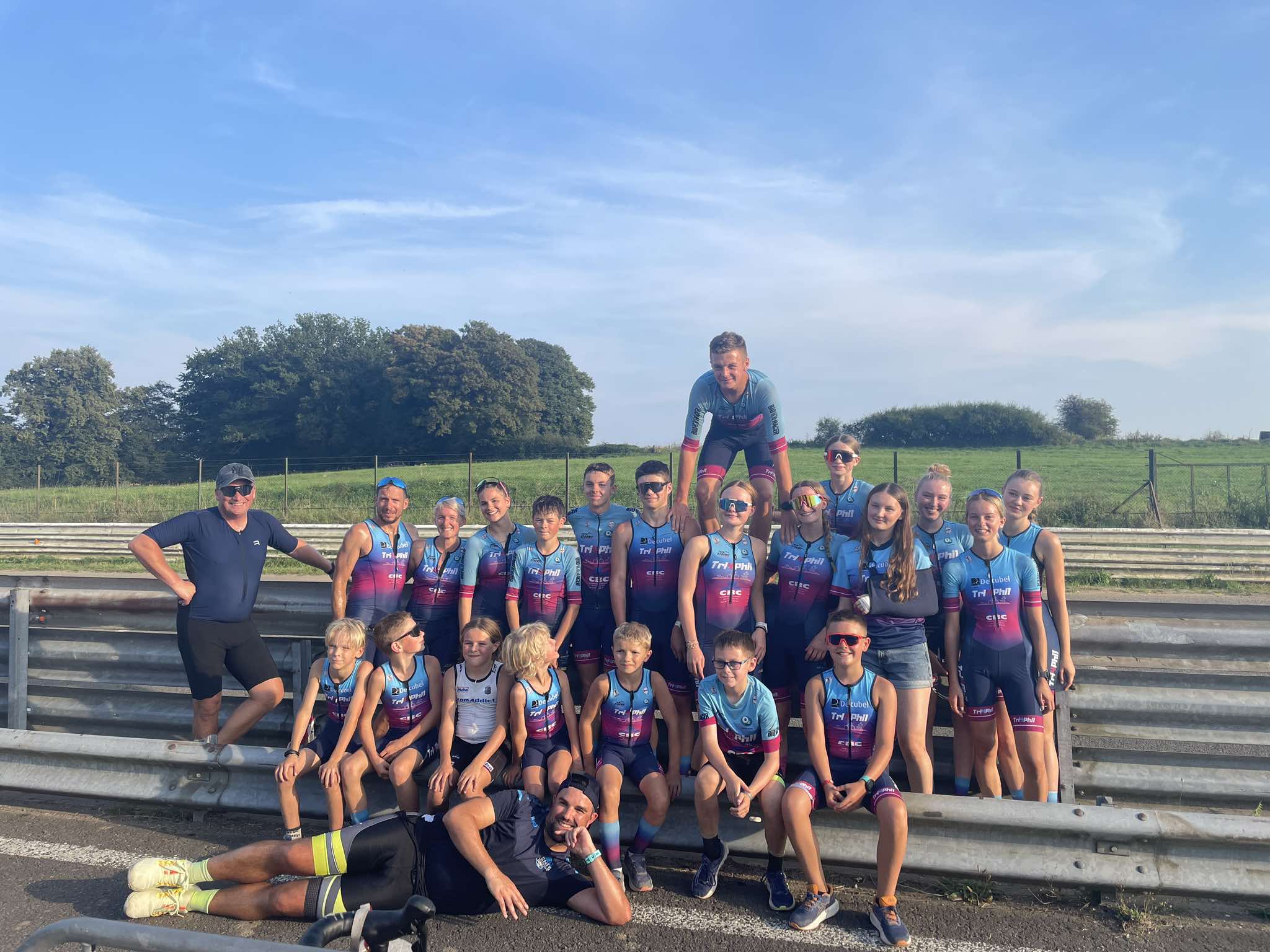Groupe des athlètes Tri4Phil en tenue du club